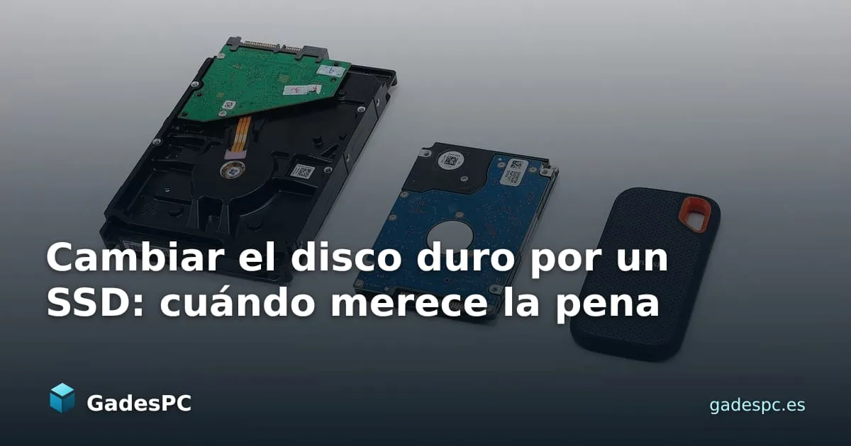 Disco duro mecánico, disco de portátil y SSD externo, uno junto a otro